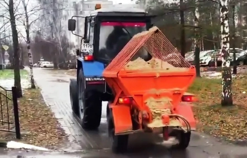 В Калуге применяют современную технику для обработки тротуаров. В Калуге применяют современную технику для обработки тротуаров.
